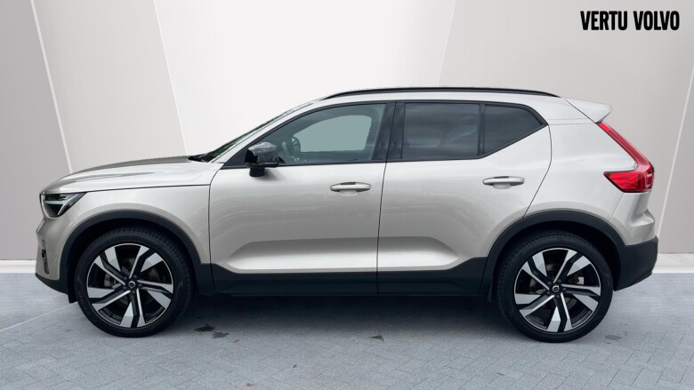 Volvo XC40 2.0 B4P Ultimate Dark 5dr Auto Petrol Estate